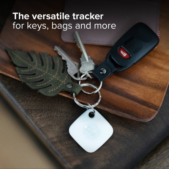 Tile Mate 2022 - White Attachable Tracker  NEVER LOST YOUR ITEMS AGAIN - Picture 1 of 8